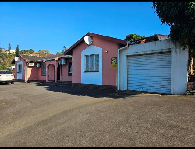 6 BEDROOM HOUSE FOR SALE IN EVEREST HEIGHTS